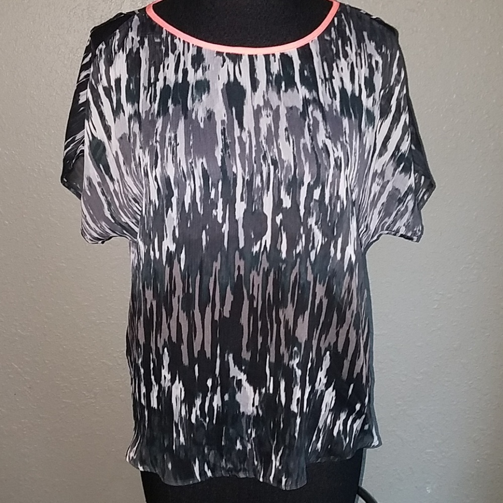 Express cold shoulder black white top xs